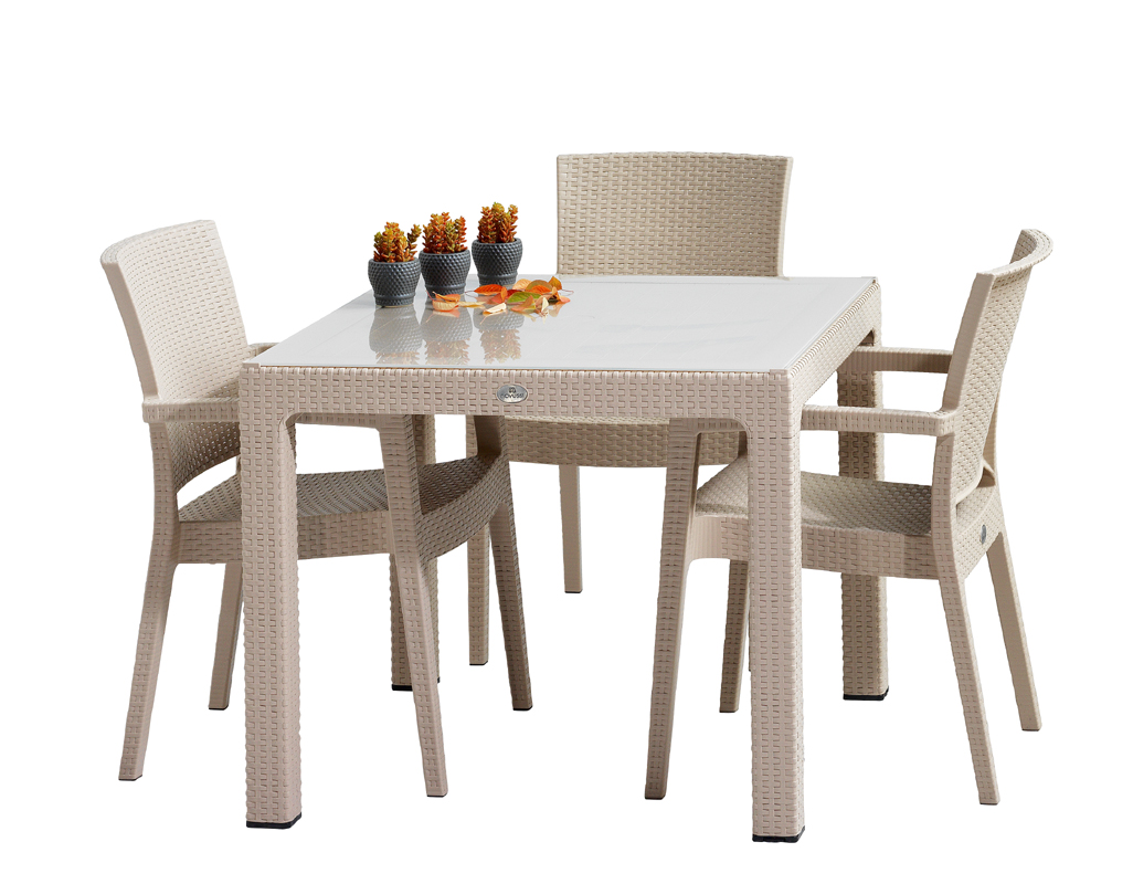 Defence rattan Τετράγωνο τραπέζι με τζάμι