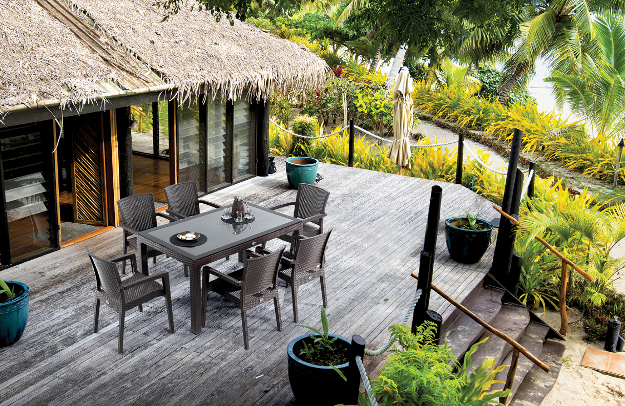 Defence rattan τραπέζι με τζάμι